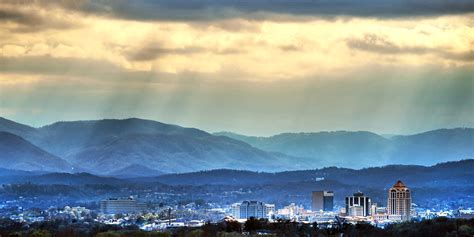 21 of the most scenic East Coast cities .